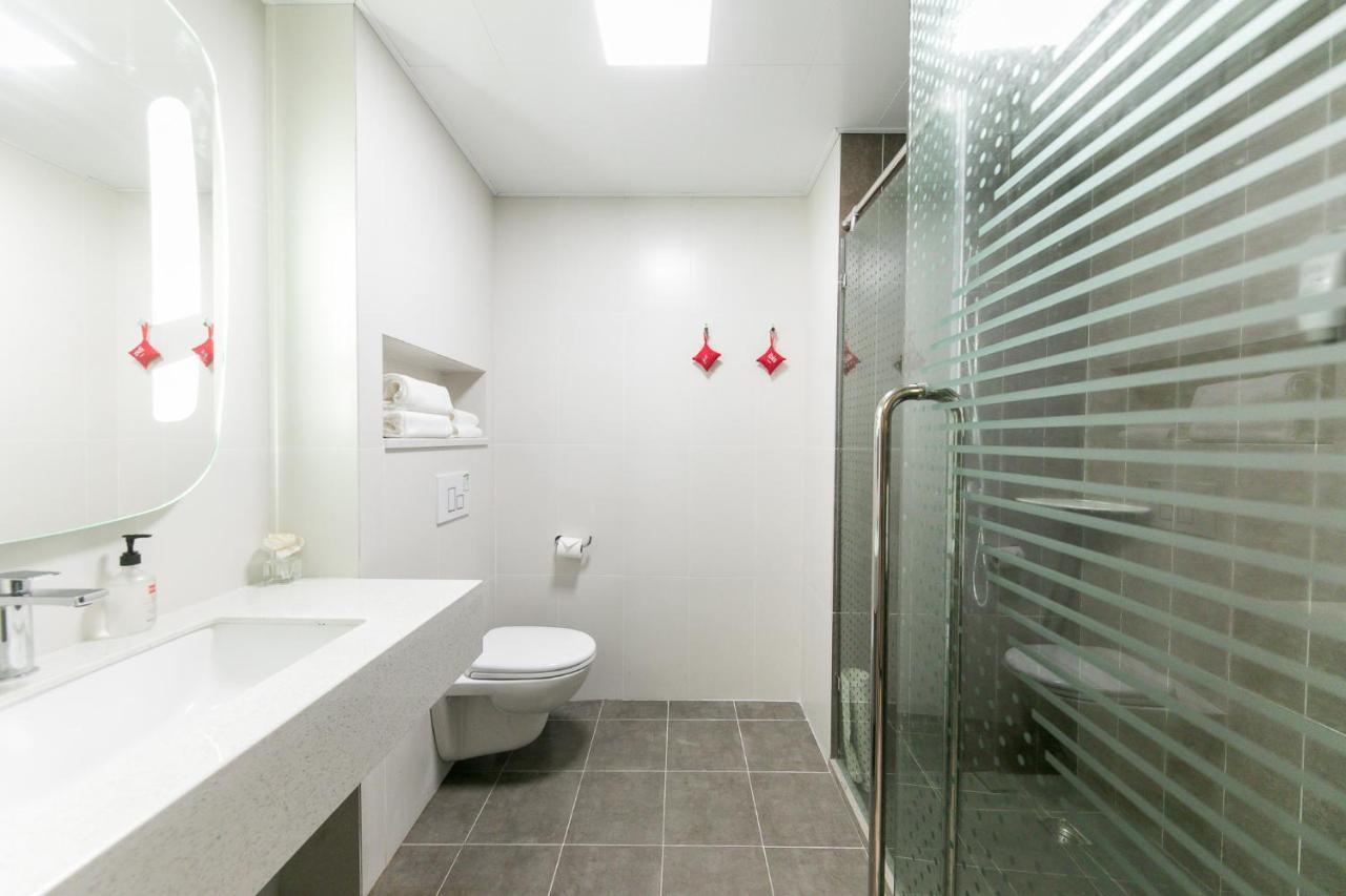 Ibis Hongqiao Transport Hub Qibao Hotel