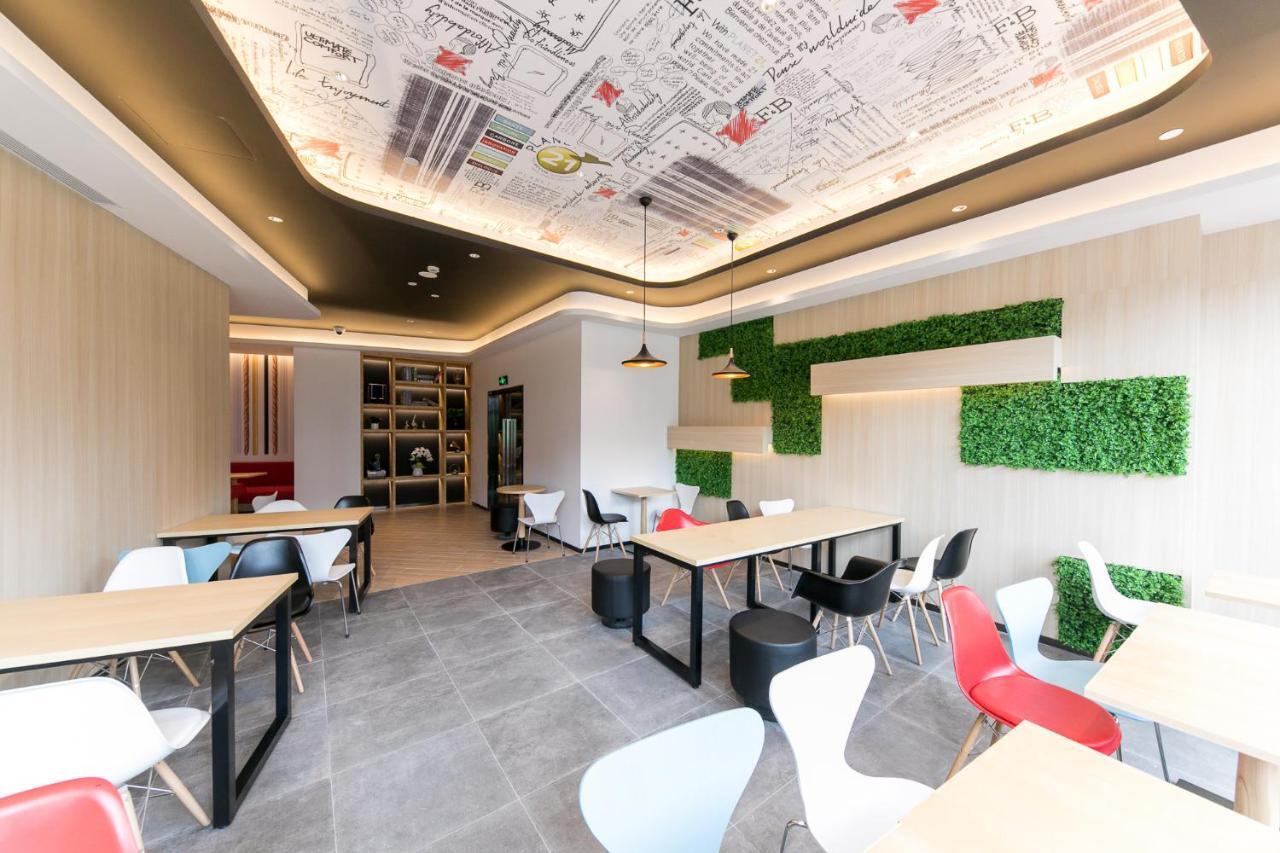 Ibis Hongqiao Transport Hub Qibao
